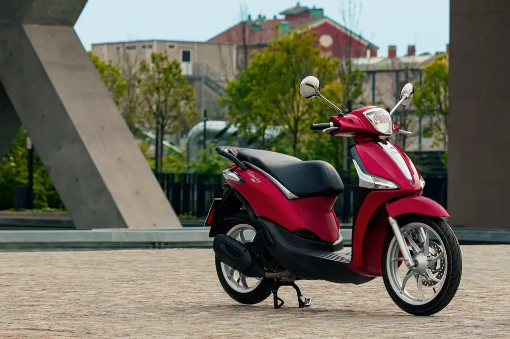 roter Piaggio Liberty 150 - Piaggio kaufen bei Rollerino Piaggio-Händler Meiningen
